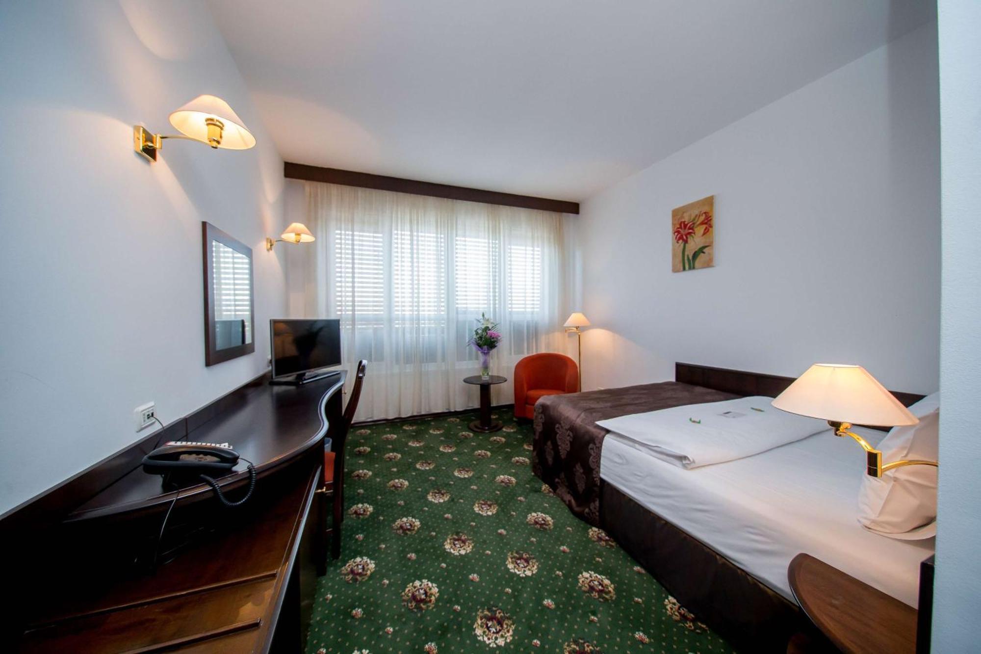 Best Western Central Hotel Арад Екстер'єр фото