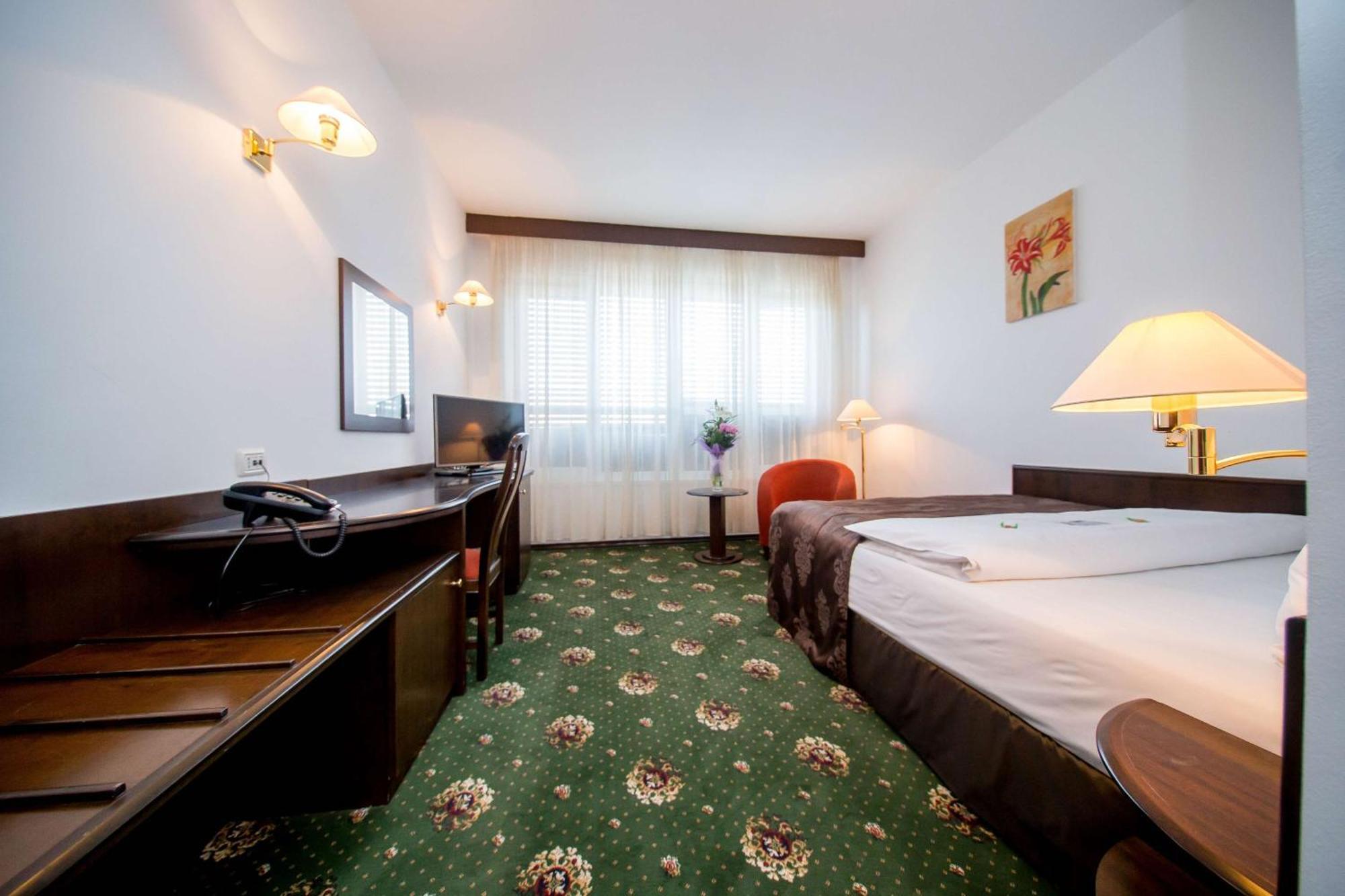 Best Western Central Hotel Арад Екстер'єр фото