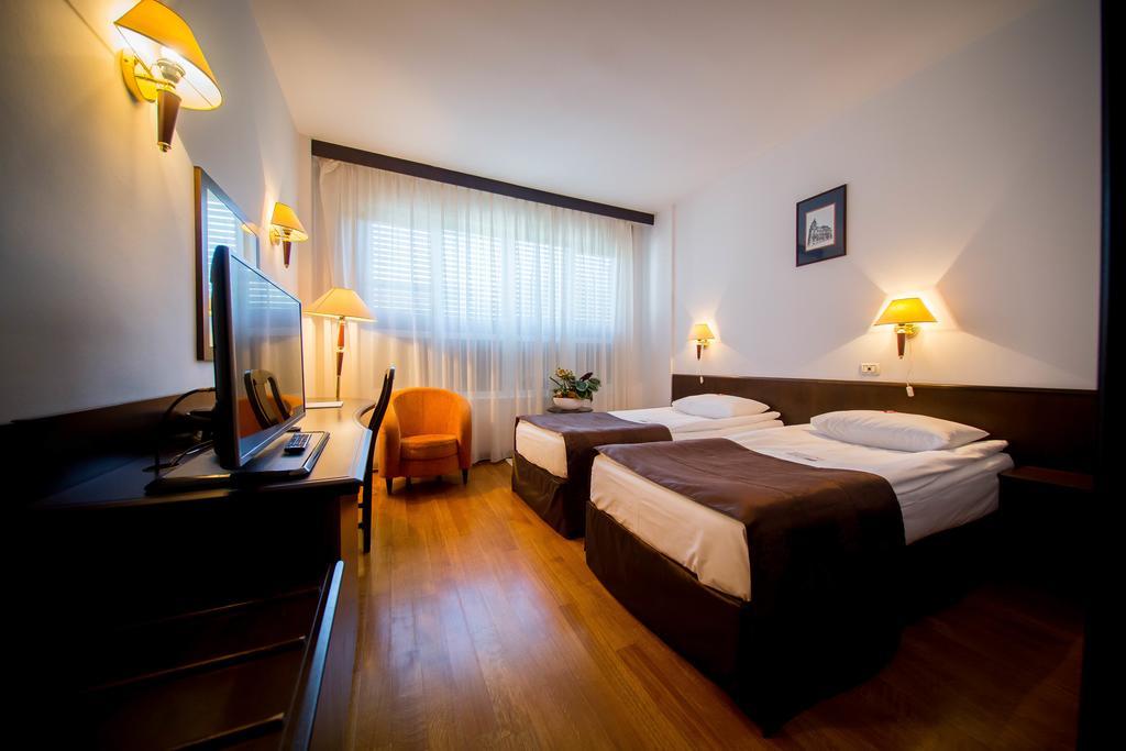 Best Western Central Hotel Арад Екстер'єр фото