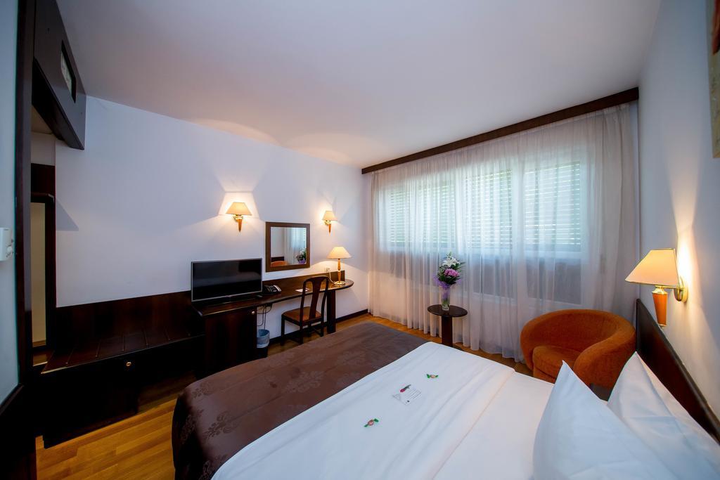 Best Western Central Hotel Арад Екстер'єр фото