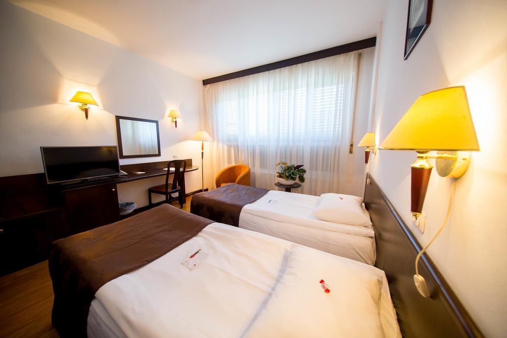 Best Western Central Hotel Арад Екстер'єр фото